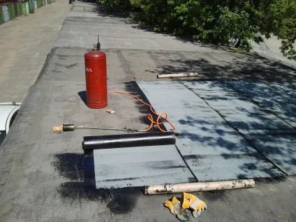 Як крити дах руберойдом відео покриття покрівлі своїми руками, кріплення (крити) Як крити дах руберойдом відео покриття покрівлі своїми руками, кріплення