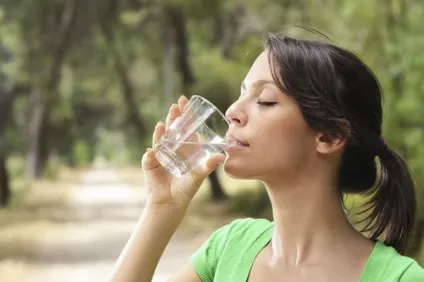 Як навчитися пити більше води