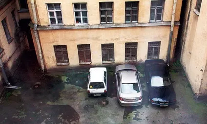 Як правильно вибрати стоянку для автомобіля