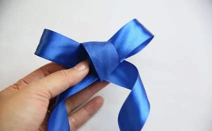 Як зробити бант зі стрічки