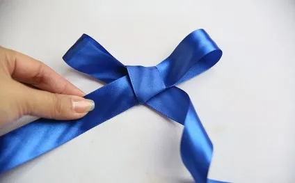 Як зробити бант зі стрічки