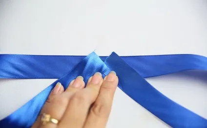 Як зробити бант зі стрічки