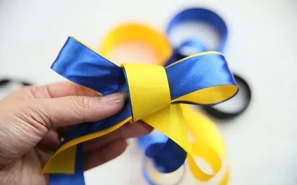 Як зробити бант зі стрічки