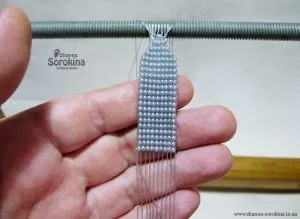 Як сплести фенечку з бісеру на верстаті