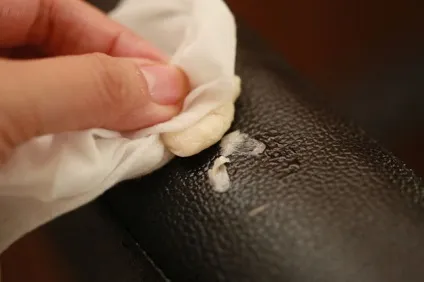 Як прибрати жуйку з шкіри - поради wiki cleaning (клінінгові послуги) Як прибрати жуйку з шкіри - поради wiki cleaning