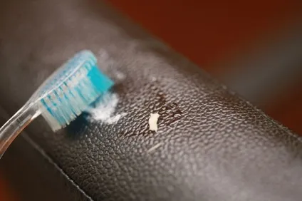Як прибрати жуйку з шкіри - поради wiki cleaning (wiki) Як прибрати жуйку з шкіри - поради wiki cleaning