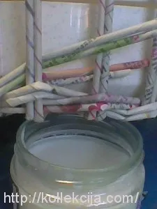 Кашпо без дна з газет (мотузкою міцності вироби) Кашпо без дна з газет