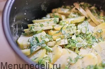 Картопля з грибами в мультиварці