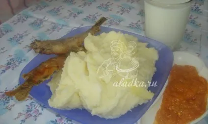 Картопля тушкована з ковбасою рецепт з фото