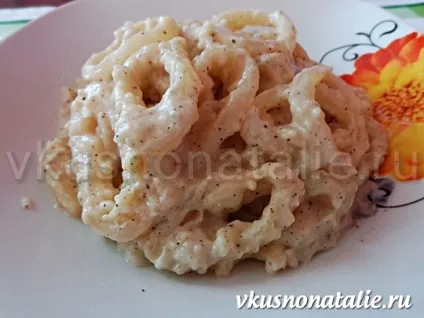 Кальмари тушковані в сметані