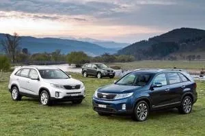 Kia sorento vs hyundai santa fe характеристики