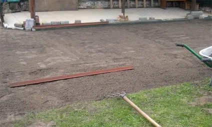 Як вирівняти ділянку на дачі під газон або город (ландшафтний дизайн) Як вирівняти ділянку на дачі під газон або город