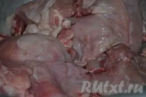 Кролик з картоплею в рукаві - готуємо покроково з фото