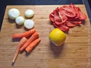 Курка в духовці з кускус