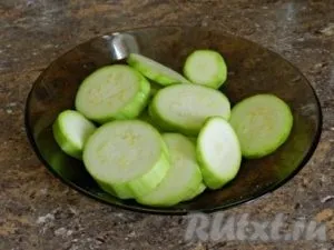 Курка, маринована в цибулі - готуємо покроково з фото