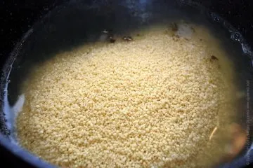 Кускус з куркою, овочами, нутом і зеленню по-східному (куркою) Кускус з куркою, овочами, нутом і зеленню по-східному