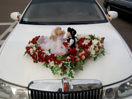 Ляльки на весільному автомобілі (автомобілі) Ляльки на весільному автомобілі