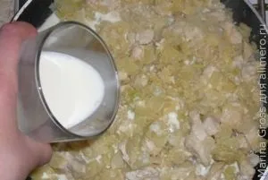 Молочна підлива з куркою