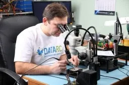 Наша лабораторія і обладнання для відновлення даних ( «Відновлення даних» 119435) Наша лабораторія і обладнання для відновлення даних