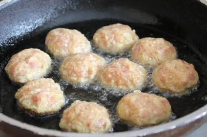 М'ясні котлети - покроковий рецепт з фото на (кулінарія) М'ясні котлети - покроковий рецепт з фото на