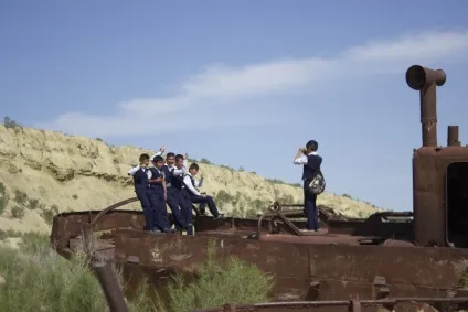 Муйнак в Каракалпакстані ... повернути б життя ..., центр-1 (турист Гаспар Хенлі) Муйнак в Каракалпакстані ... повернути б життя ..., центр-1