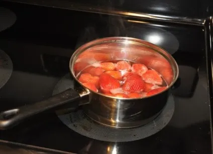 Як закрити компот з полуниці різними способами (способами) Як закрити компот з полуниці різними способами