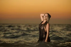 Під що одягати мереживний чорний топ рекомендації - woman s day