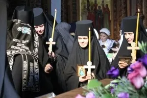 Чому люди йдуть в монастир (послушниця і (люди) Чому люди йдуть в монастир (послушниця і