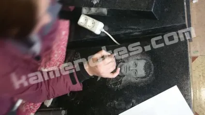 Портрет на пам'ятник художником, гравірування вручну (оформлення пам'ятників) Портрет на пам'ятник художником, гравірування вручну