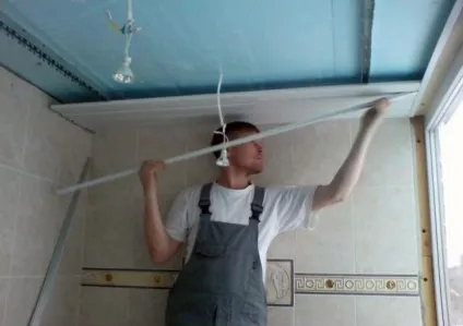 Підвісна рейкова стеля своїми руками сборка и монтаж (руками) Підвісна рейкова стеля своїми руками сборка и монтаж