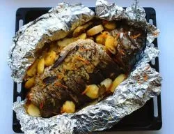 Риба, запечена в фользі в духовці (фользі) Риба, запечена в фользі в духовці