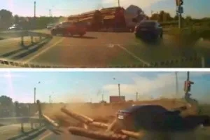 Реальна аварія, як в кіно! (Колоди) Реальна аварія, як в кіно!