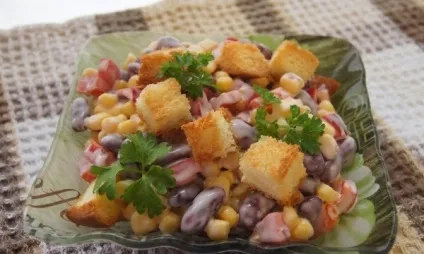 Салат з кукурудзою і сухариками рецепт (салат) Салат з кукурудзою і сухариками рецепт