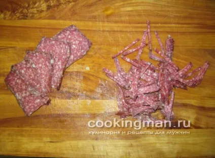 Салат з капусти, помідорів, ковбаси і сиру - кулінарія для чоловіків (помідор) Салат з капусти, помідорів, ковбаси і сиру - кулінарія для чоловіків