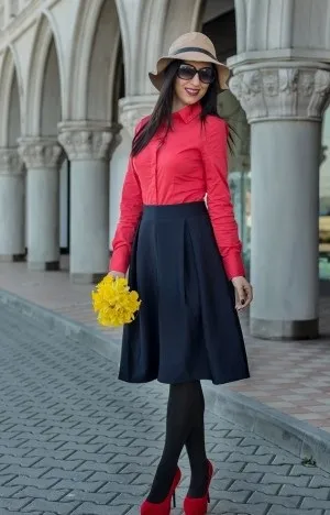 З чим носити червону сорочку або femme fatale відправляється в офіс! (З чим носити червону сорочку) З чим носити червону сорочку або femme fatale відправляється в офіс!