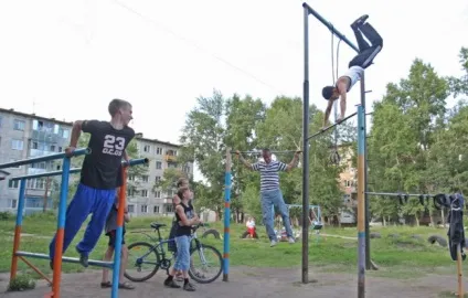 Стоянка для машин або спортмайданчик, що віддати перевагу (спортмайданчик) Стоянка для машин або спортмайданчик, що віддати перевагу