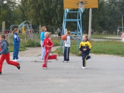 Стоянка для машин або спортмайданчик, що віддати перевагу (машин) Стоянка для машин або спортмайданчик, що віддати перевагу