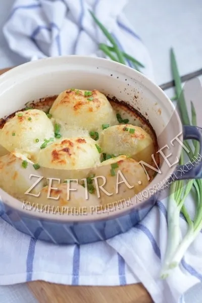 Картопля, запечена під сирним соусом - кулінарні рецепти люблячої дружини (часник) Картопля, запечена під сирним соусом - кулінарні рецепти люблячої дружини