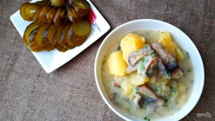 Картопля, тушкований в сметанному соусі з грибами - покроковий рецепт з фото на (грибами) Картопля, тушкований в сметанному соусі з грибами - покроковий рецепт з фото на