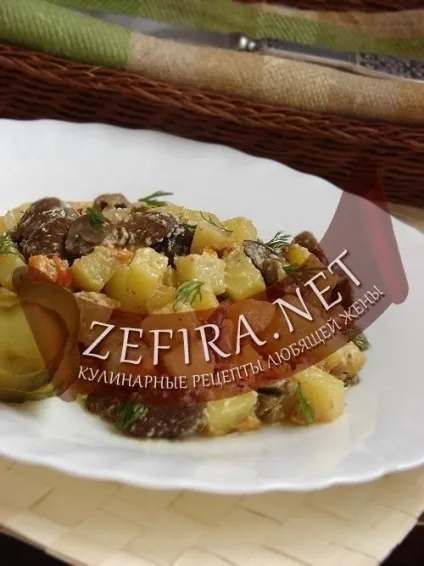 Картопля тушкована з грибами зі сметанним соусом - кулінарні рецепти люблячої дружини (прості рецепти) Картопля тушкована з грибами зі сметанним соусом - кулінарні рецепти люблячої дружини