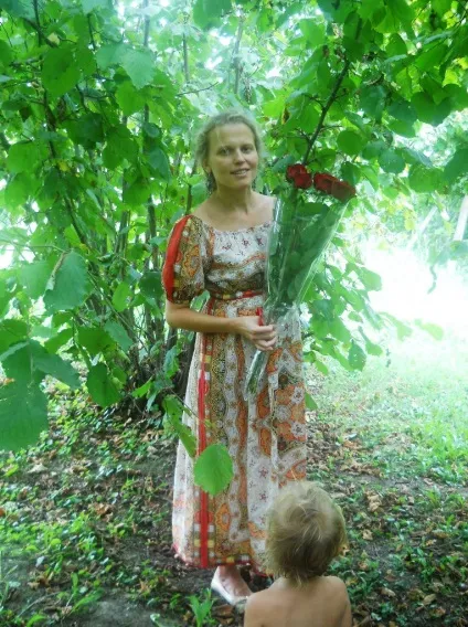 Як здорово, що на землі є таке дивовижне місце, апітерем - сон на вуликах (апідомік) Як здорово, що на землі є таке дивовижне місце, апітерем - сон на вуликах