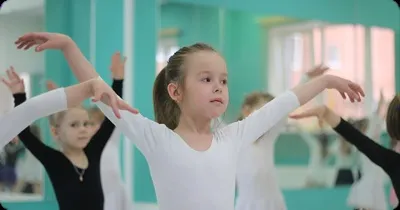 Танцювальна школа «крок вперед» в Луганську () Танцювальна школа «крок вперед» в Луганську