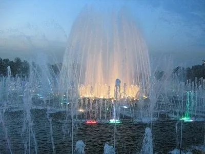 Танцюючі фонтани сценічне шоу і спецефекти від splash-show (сприймається одне ціле) Танцюючі фонтани сценічне шоу і спецефекти від splash-show