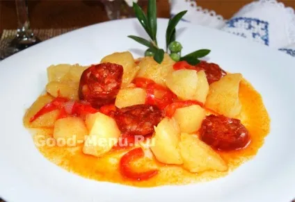 Тушкована картопля з ковбасою - рецепт з фото (картопля) Тушкована картопля з ковбасою - рецепт з фото