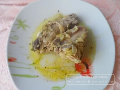 Тушкована курочка з солоними огірочками рецепт з фото (простий рецепт тушкованою курки з солоним огірком) Тушкована курочка з солоними огірочками рецепт з фото