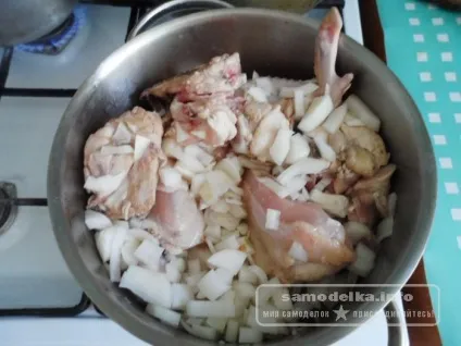 Тушкована курочка з солоними огірочками рецепт з фото (огірочками) Тушкована курочка з солоними огірочками рецепт з фото