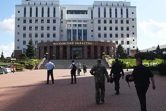 Ветеран конвойної служби розповів про нестиковки в офіційній версії стрільби в Мособлсуде (служби) Ветеран конвойної служби розповів про нестиковки в офіційній версії стрільби в Мособлсуде
