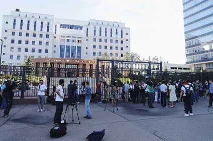 Ветеран конвойної служби розповів про нестиковки в офіційній версії стрільби в Мособлсуде (стрільби) Ветеран конвойної служби розповів про нестиковки в офіційній версії стрільби в Мособлсуде
