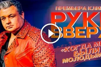 Ось що буває, коли папуга зростає в одному будинку з трьома котами! (Котами) Ось що буває, коли папуга зростає в одному будинку з трьома котами!