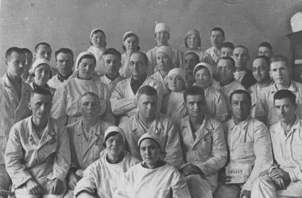 Лікарі в шинелях фронтових (землі Києвом покликаний) Лікарі в шинелях фронтових